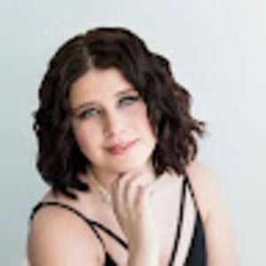 Meet your Posher, Lora